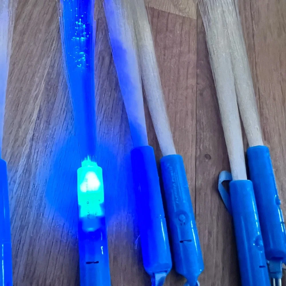 NEW SET LOT of 8 LED Fiber Optic Wands with Batteries - Blue & Multicolor NEW 8